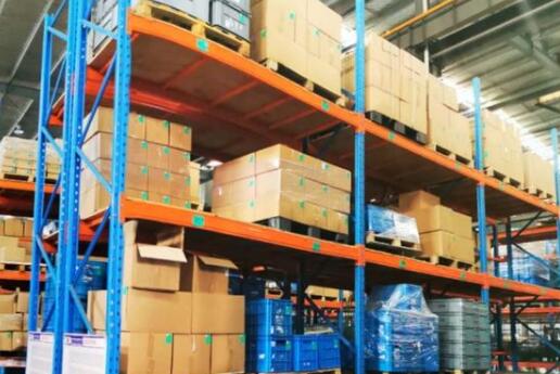 河北貨架廠托盤式貨架是不是橫梁式