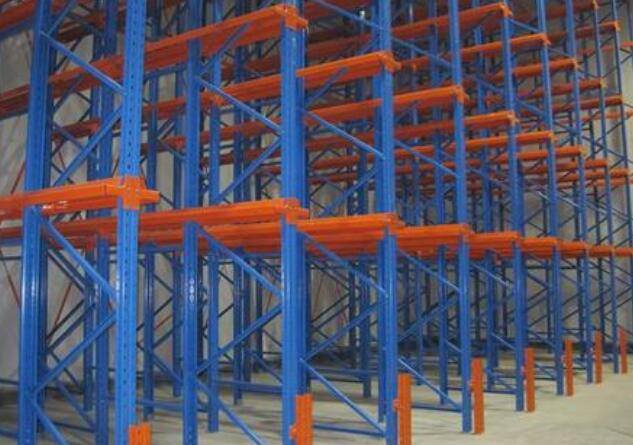 輕型貨架是十分經(jīng)濟(jì)的一款倉庫貨架